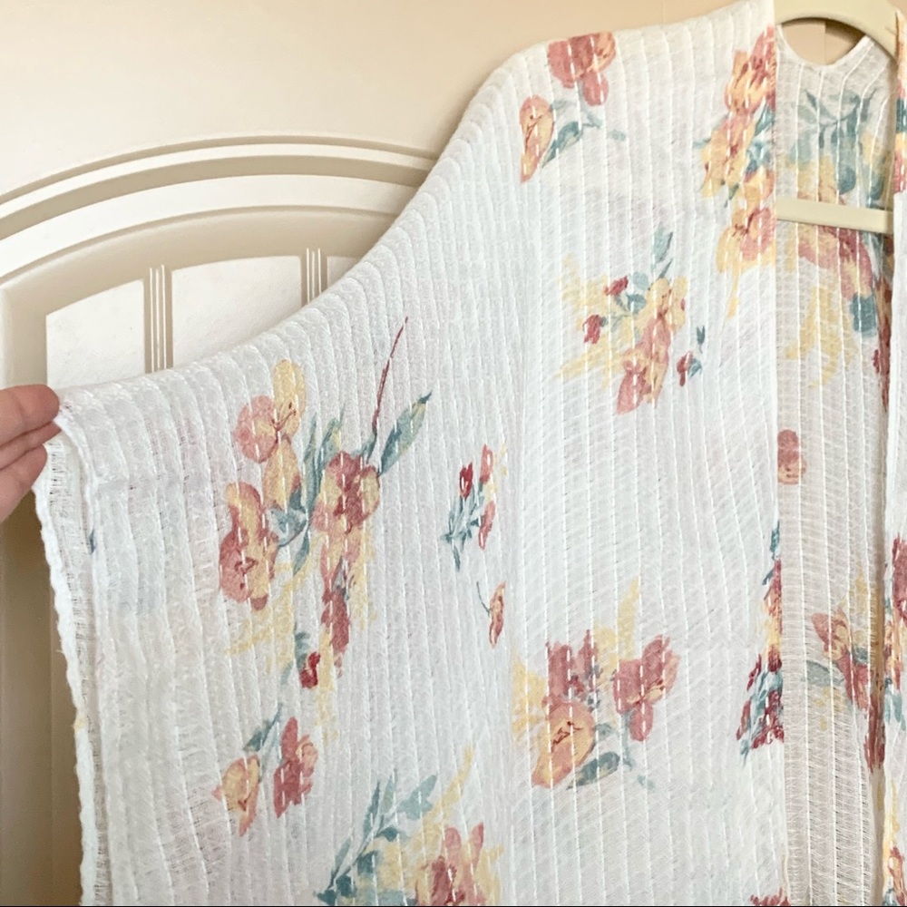 LC Lauren Conrad White Floral Kimono Top - Picture 5 of 5